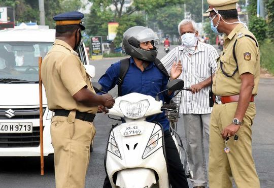 ലോക്ഡൗണ്‍ സംബന്ധിച്ച തീരുമാനം പിന്നീടെന്ന് സംസ്ഥാന മന്ത്രിസഭ.