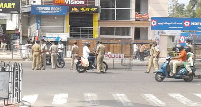 മൂന്നു ജില്ലകളില്‍ കൂടി ലോക്ഡൗണിനിടയിലെ ഭാഗിക ഇളവുകള്‍ നാളെ മുതല്‍ നടപ്പാക്കും.