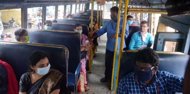 നാളെമുതൽ സംസ്ഥാനത്ത് കെ.എസ്.ആര്.ടി.സി ബസ്സുകൾ ജില്ലകളിൽ സർവീസ് ആരംഭിക്കും. നാളെമുതൽ സംസ്ഥാനത്ത് കെ.എസ്.ആര്.ടി.സി ബസ്സുകൾ ജില്ലകളിൽ സർവീസ് ആരംഭിക്കും.