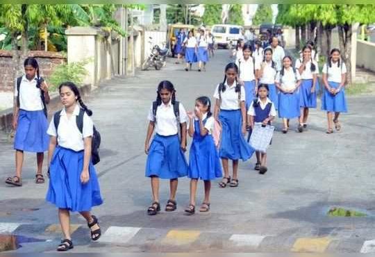 സംസ്ഥാനത്തെ സ്കൂളുകളിലേയും കോളേജുകളിലേയും അധ്യായനവർഷം ജൂൺ ഒന്നിന് തന്നെ ആരംഭിക്കും.