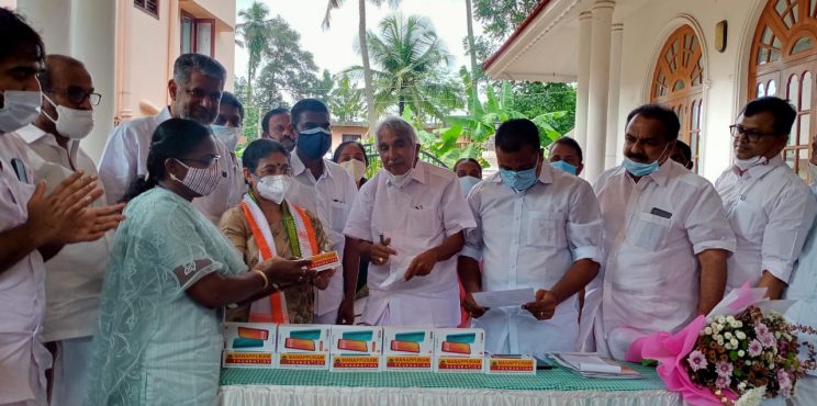 നിർധനരായ വിദ്യാർത്ഥികൾക്ക് മണപ്പുറം ഫൗണ്ടേഷൻ മൊബൈൽ ഫോണുകൾ നല്കും 