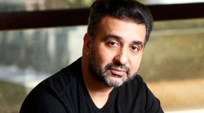 ബോളിവുഡിലെ നീലചിത്ര നിര്‍മ്മാണവുമായി ബന്ധപ്പെട്ട് സംവിധായകന്‍ അഭിജീത്​ ബോംബലെ അറസ്‌റ്റിൽ .