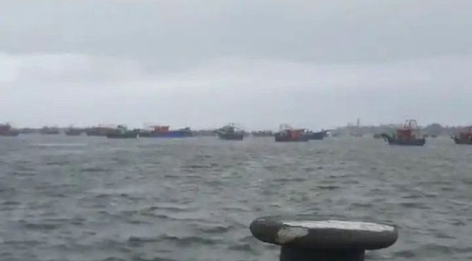 പശ്ചിമആഫ്രിക്കയിലെ ഗാബോണില്‍ കടല്‍ക്കൊള്ള സംഘം ഇന്ത്യന്‍ കപ്പല്‍ ആക്രമിച്ചു.