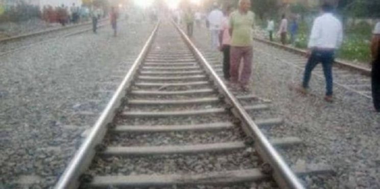 റെയില്‍പാത മുറിച്ച് കടക്കുമ്പോള്‍ ട്രെയിന്‍ ഇടിച്ച് യുവാവിന്റെ കൈ അറ്റു