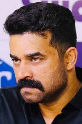 യുവനടിയെ പീഡിപ്പിച്ചെന്ന കേസില്‍ പ്രതിയായ നടന്‍ വിജയ് ബാബുവിന്‍റെ മുന്‍കൂര്‍ ജാമ്യാപേക്ഷ ഹൈക്കോടതി ഇന്ന് പരിഗണിക്കും