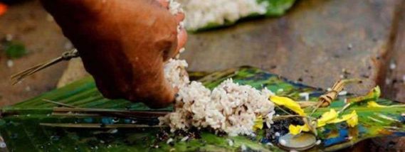 കര്‍ക്കടക വാവുബലി ദിനമായ ഇന്ന് പിതൃക്കളുടെ സ്മരണയില്‍ വിശ്വാസികള്‍ ബലിതര്‍പ്പണം നടത്തുന്നു