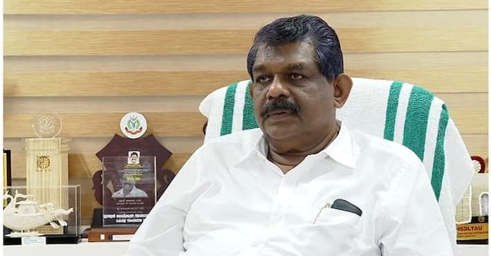 കെ എസ് ആർ ടി സിയിലെ ശമ്പള പ്രതിസന്ധി മന്ത്രിയെ വഴിയിൽ തടഞ്ഞ് പ്രതിഷേധം