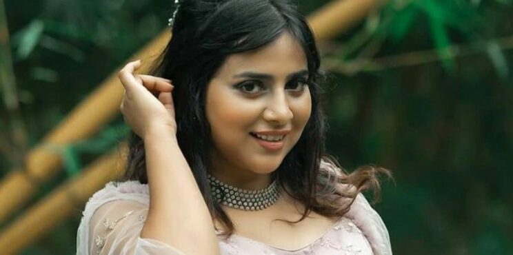 പുതിയ സിം കാര്‍ഡ് എടുക്കാന്‍ എത്തിയ നടി അന്ന രാജനെ ജീവനക്കാര്‍ സ്ഥാപനത്തിലിട്ട് പൂട്ടി