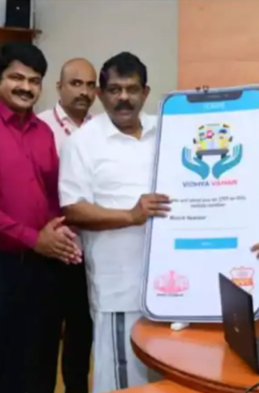 സ്‌കൂള്‍ ബസുകള്‍ ട്രാക്ക് ചെയ്യാന്‍ ‘വിദ്യ വാഹന്‍’ മൊബൈല്‍ ആപ്പ് മുഖ്യമന്ത്രി പിണറായി വിജയന്‍ സ്വിച്ച്ഓണ്‍ ചെയ്തു
