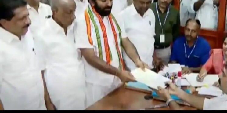 പുതുപ്പള്ളി ഉപതെരഞ്ഞെടുപ്പ് യു.ഡി.എഫ് സ്ഥാനാർത്ഥി ചാണ്ടി ഉമ്മൻ നാമനിർദ്ദേശപത്രിക സമർപ്പിച്ചു