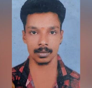മൈതാനത്ത് ഉറങ്ങിക്കിടക്കുമ്പോൾ തലയിലൂടെ മിനി ബസ് കയറി; കൊല്ലത്ത് യുവാവിന്  ദാരുണാന്ത്യം