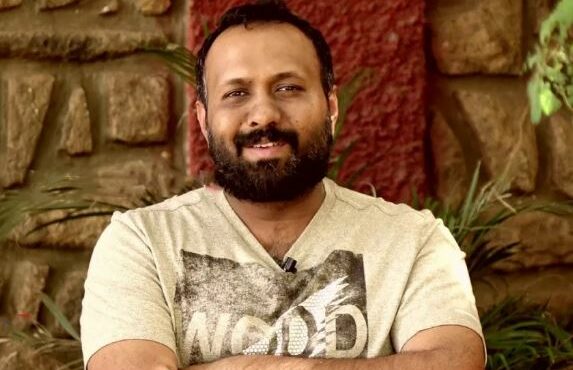 സംവിധായകൻ ഒമർ ലുലുവിനെതിരെ സിനിമയിൽ അവസരം വാഗ്ദാനം ചെയ്ത് നിരവധി തവണ പീഢിപ്പിച്ചതായി പരാതി സംവിധായകൻ ഒമർ ലുലുവിനെതിരെ സിനിമയിൽ അവസരം വാഗ്ദാനം ചെയ്ത് നിരവധി തവണ പീഢിപ്പിച്ചതായി പരാതി