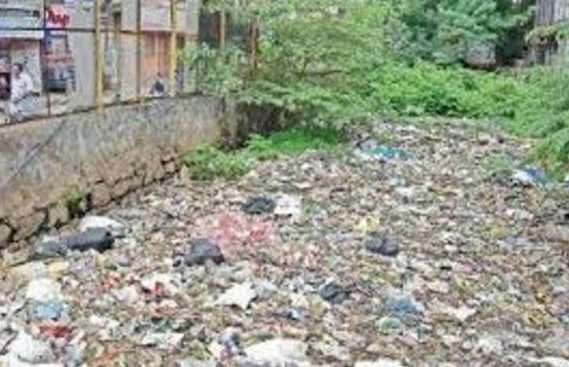 ആമയിഴഞ്ചാൻ തോട്ടിലെ മാലിന്യപ്രശ്നത്തിൽ ഗുരുതര കൃത്യവിലോപം കാട്ടിയ ഹെൽത്ത് ഇൻസ്പെക്ടർക്ക് സസ്പെന്ഷൻ