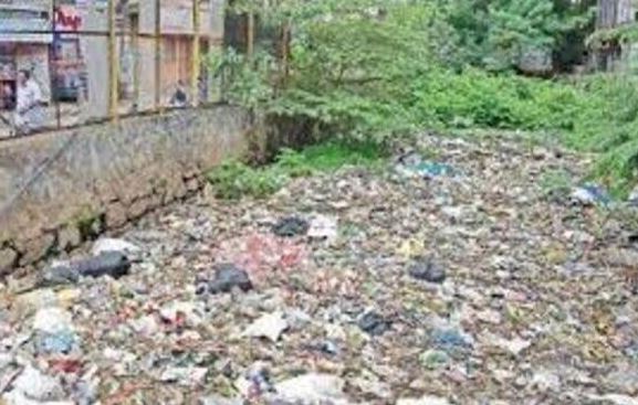 ആമയിഴഞ്ചാൻ തോട്ടിലെ മാലിന്യപ്രശ്നത്തിൽ ഗുരുതര കൃത്യവിലോപം കാട്ടിയ ഹെൽത്ത് ഇൻസ്പെക്ടർക്ക് സസ്പെന്ഷൻ