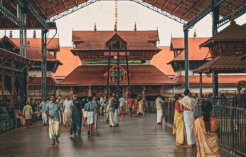 ഗുരുവായൂർ ക്ഷേത്രത്തിൽ സുരക്ഷയും ആചാരങ്ങളും കർശനമാക്കുന്നു; ഇതരമത ചിഹ്നങ്ങൾ ധരിച്ച് ക്ഷേത്രത്തിൽ പ്രവേശിച്ചാൽ പിഴ ഗുരുവായൂർ ക്ഷേത്രത്തിൽ സുരക്ഷയും ആചാരങ്ങളും കർശനമാക്കുന്നു; ഇതരമത ചിഹ്നങ്ങൾ ധരിച്ച് ക്ഷേത്രത്തിൽ പ്രവേശിച്ചാൽ പിഴ