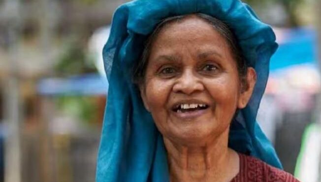 ‘സുഡാനി’യിലെ സ്നേഹനിധിയായ ഉമ്മ ഇനി ഓർമ്മ; നാടക-ചലച്ചിത്ര നടി സാവിത്രി ശ്രീധരൻ അന്തരിച്ചു
