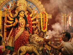 വിദ്യാരംഭവും നവരാത്രി ആഘോഷങ്ങളും അടുത്തെത്തി; ഒമ്പത് നാളുകളിൽ അണിയേണ്ട നിറങ്ങളും പ്രാധാന്യവും അറിയാം